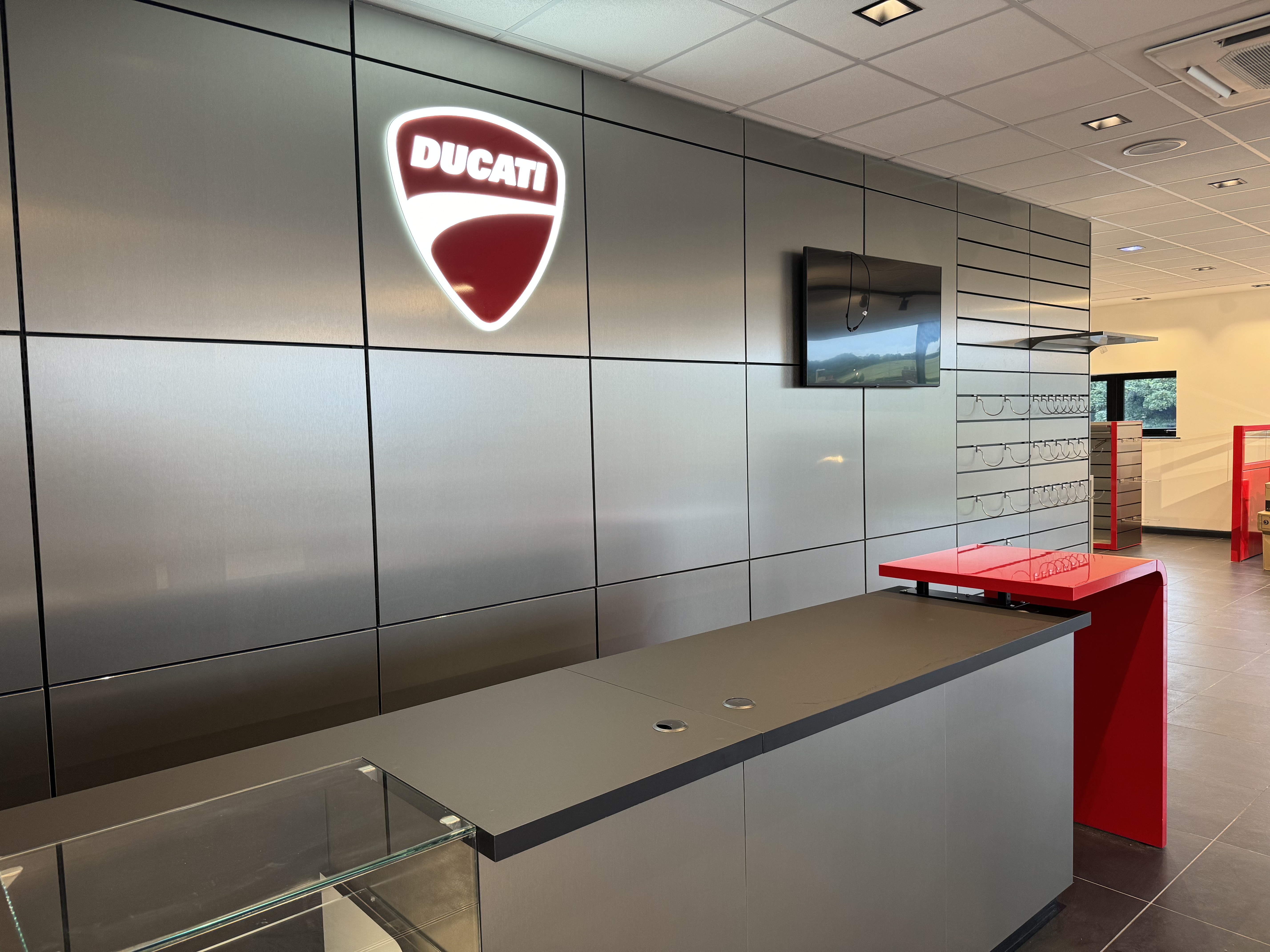 BMW / Ducati - Sunderland — photo 12